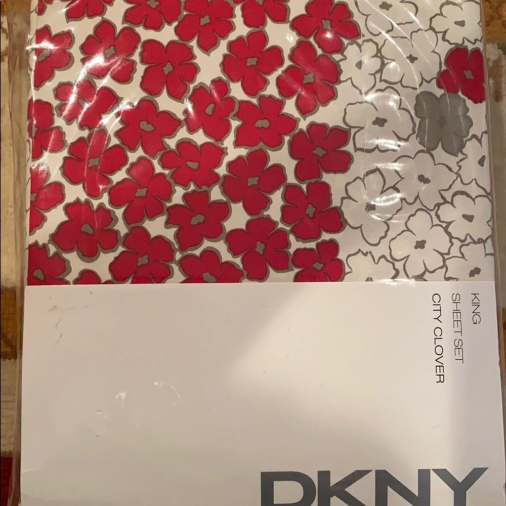 DKNY Sheet Set for King size beds